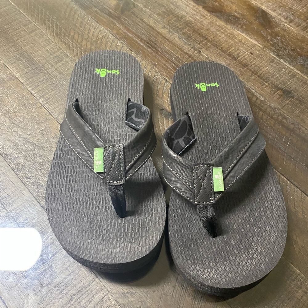 Sanuk flip flops
